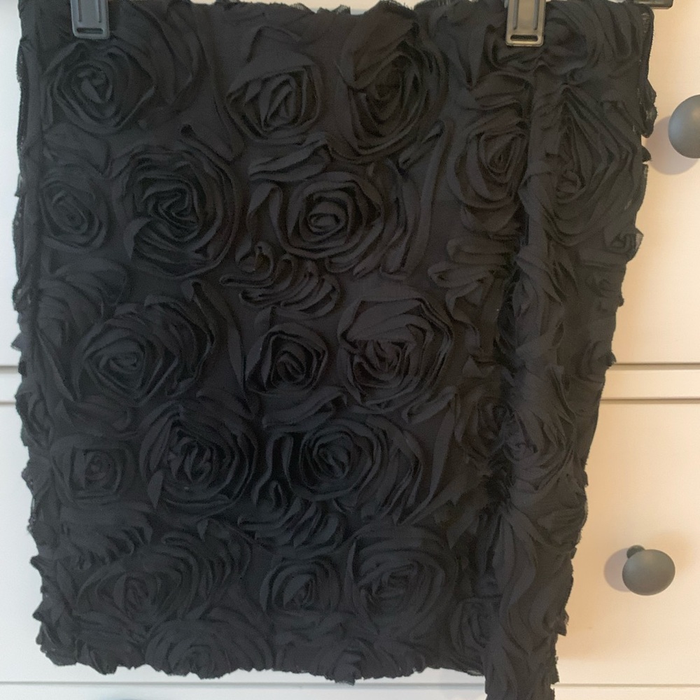 Black rose pencil skirt